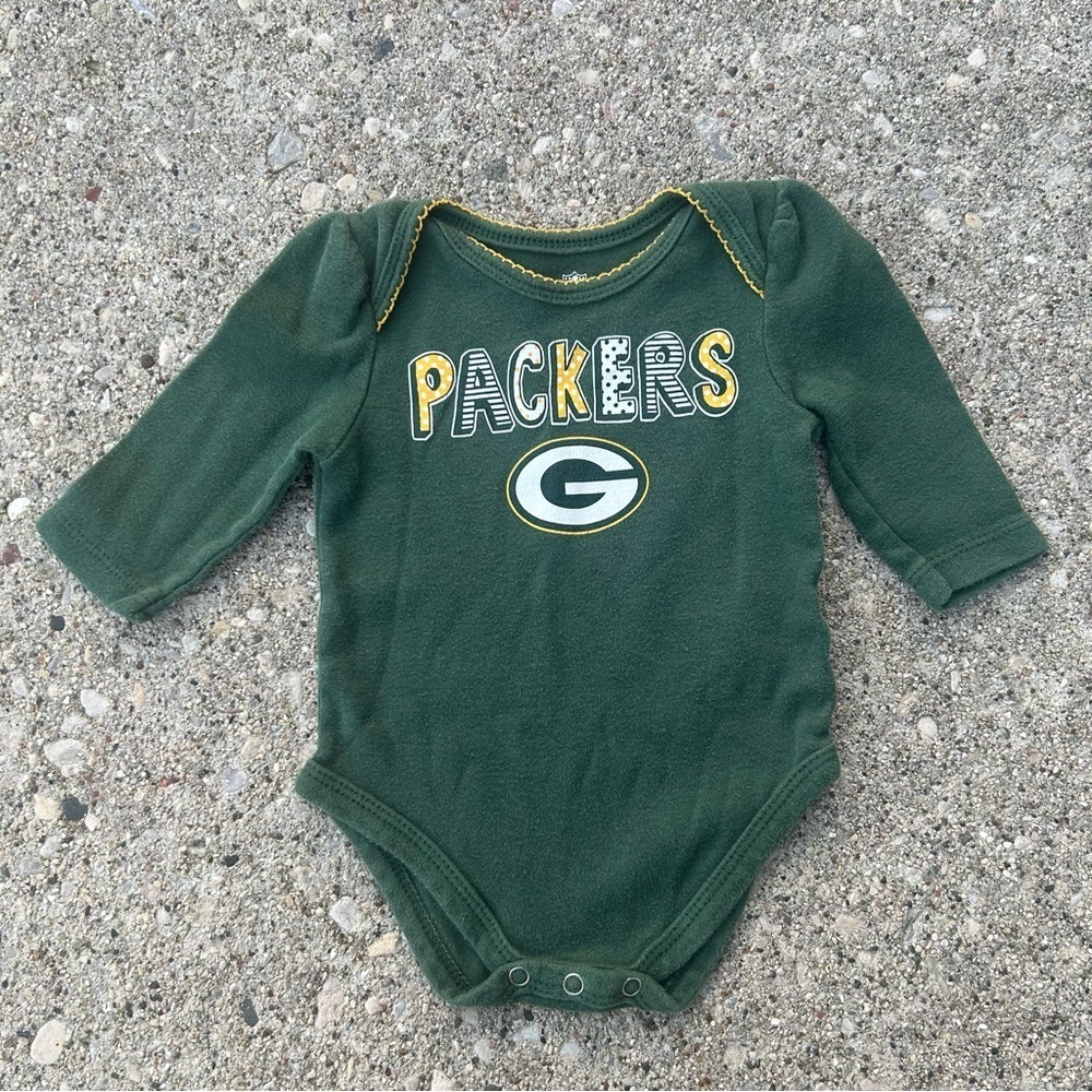 NFL Team Apparel Green Bay Packers Baby Onesie Bodysuit 3-6 Months Long Sleeve